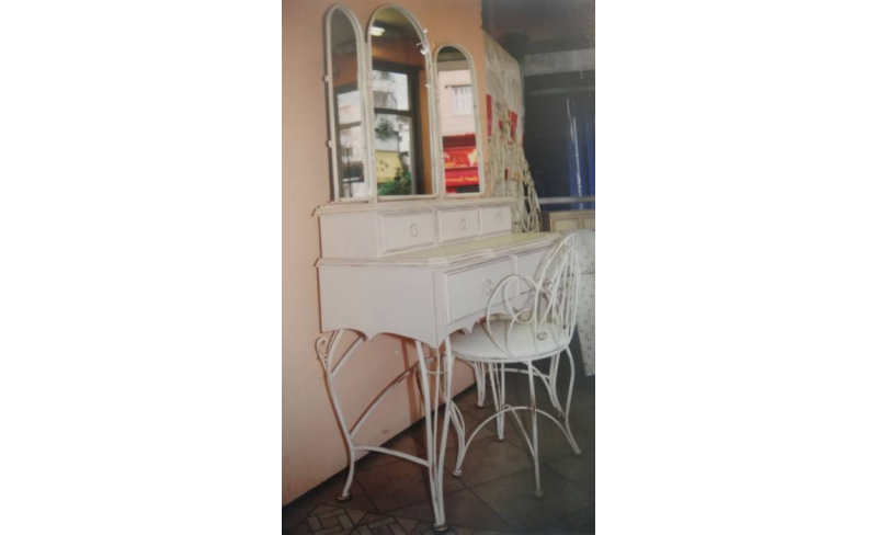 Συρταριέρα 11